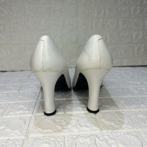 YVES SAINTโLAURENT VINTAGE WHITE HEELS - Picture 8 of 13